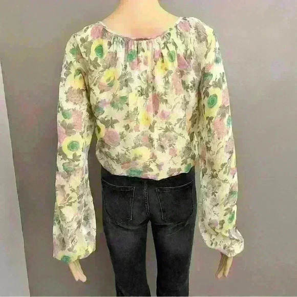 VERO MODA  Pastel yellow floral light weight long sleeves blouse. - Picture 3 of 11